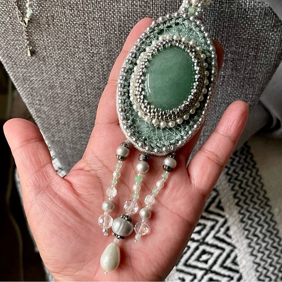 Beautiful Jadeite Semi-Precious Gemstones Large Pendant 20" Necklace - Picture 6 of 15